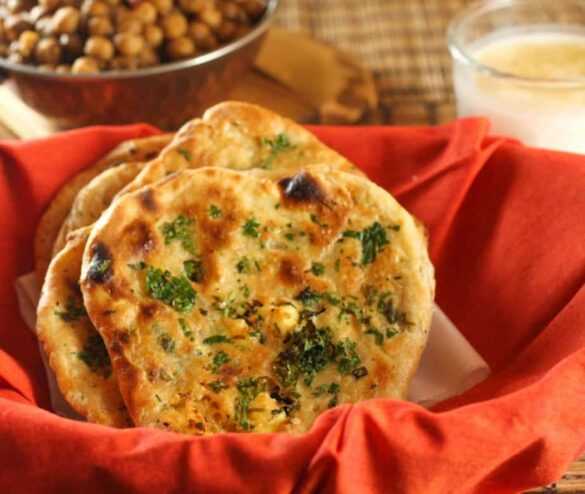 Mix Kulcha/Paneer Kulcha